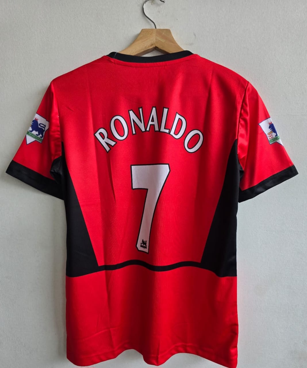 Man Utd 2002-2004 home  (RONALDO ) - View 2